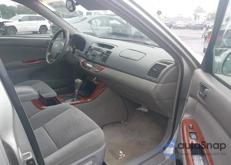 2005 Toyota Camry Le/Se/Xle z USA, uszkodzony, nr VIN 4T1BE30K75U974521